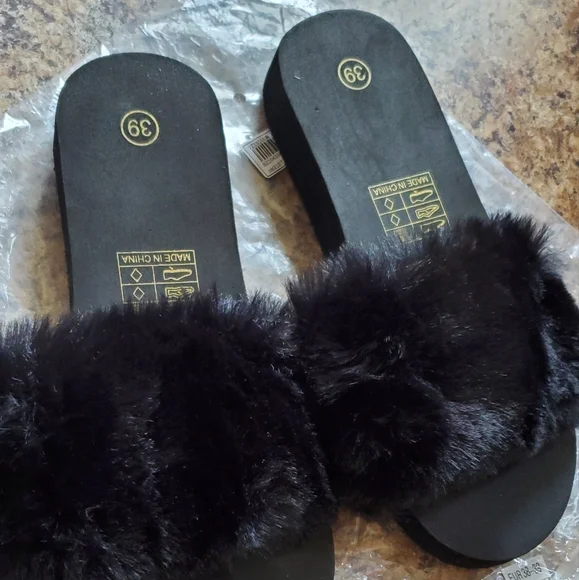 NEW! Fluffy Sandals - Picture 3 of 7